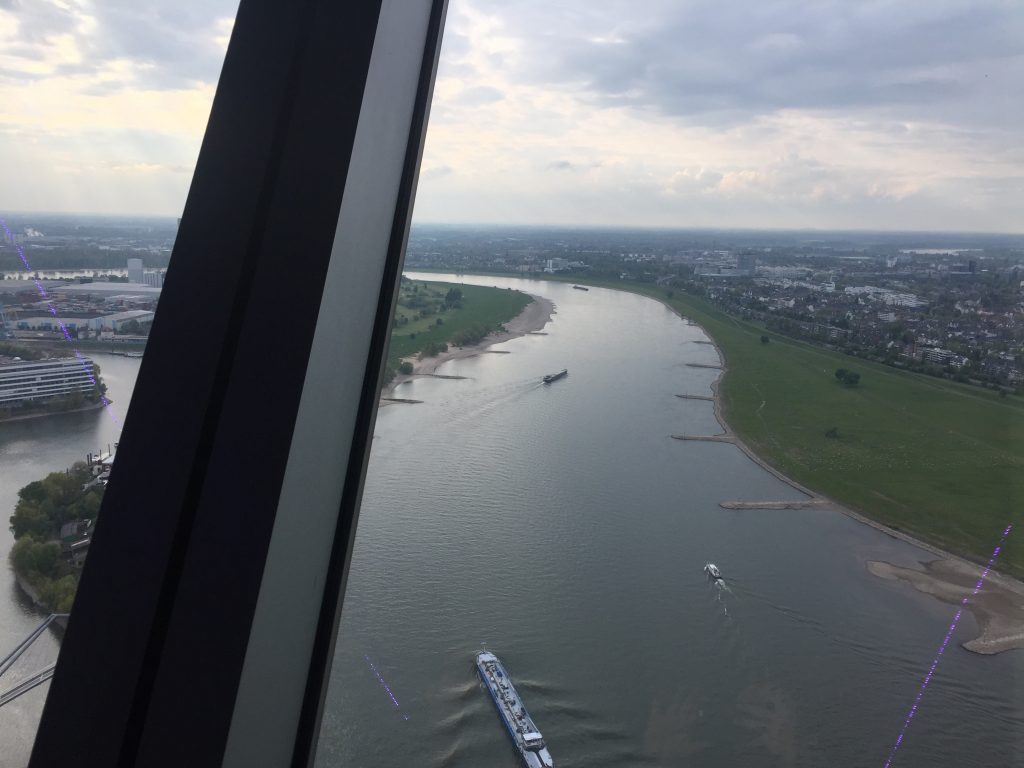 Der Rhein und Düsseldorf-Oberkassel